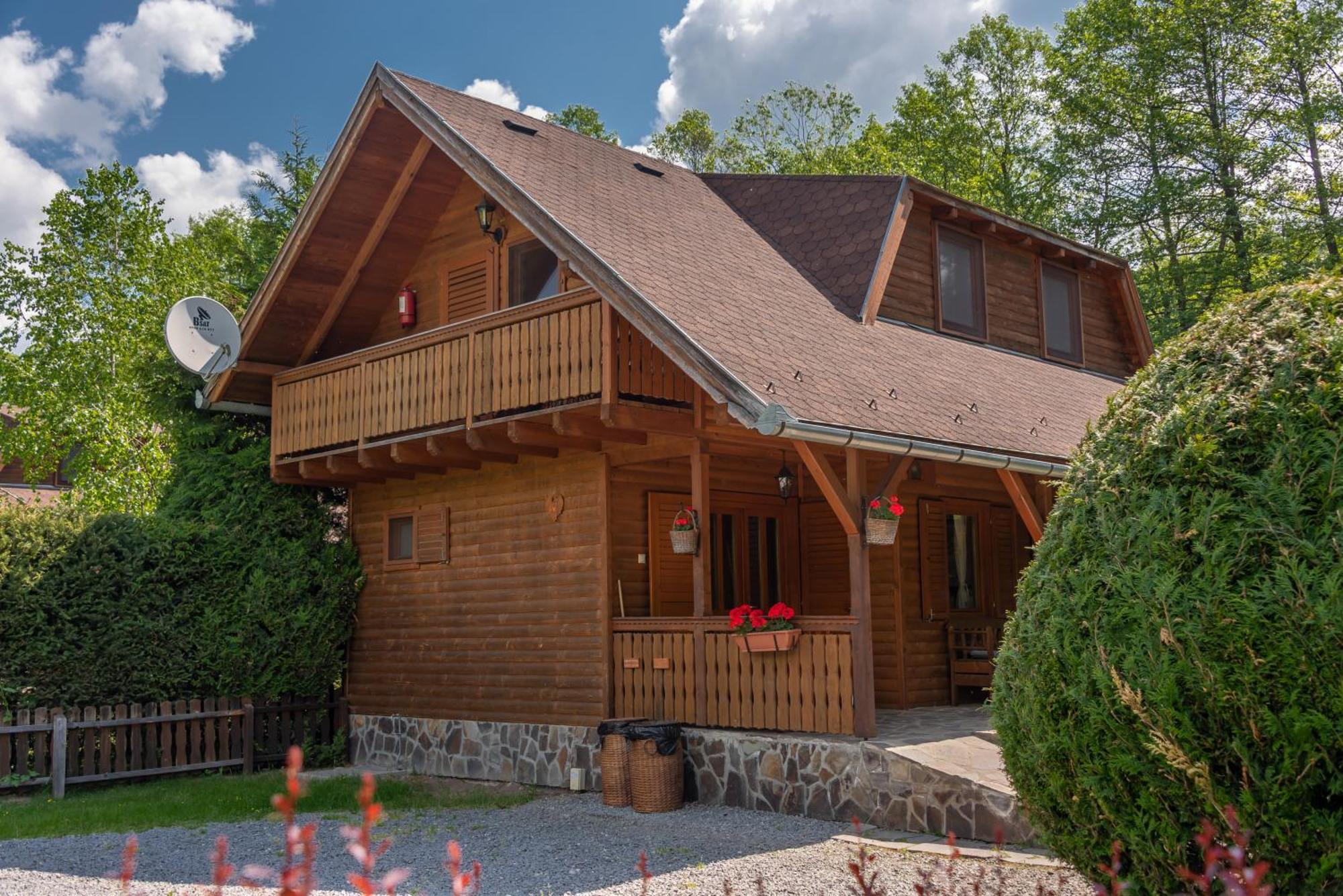 VárLak Sub Cetate Exterior foto